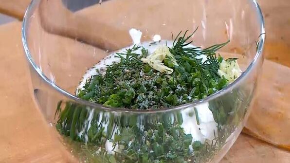 салат из молодого картофеля с редисом и заправкой из феты