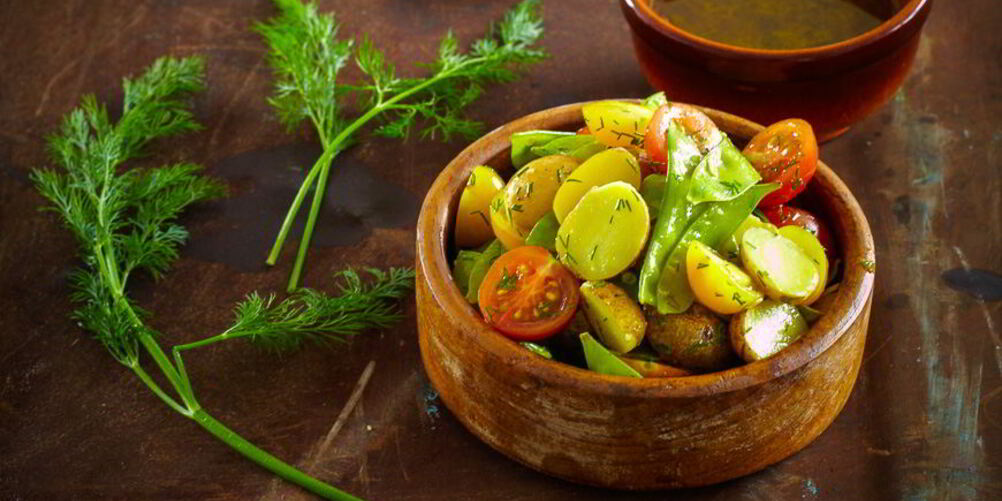 Рецепт салата из молодого картофеля с укропом и хреном