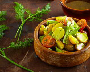 Салат из молодого картофеля с укропом и хреном