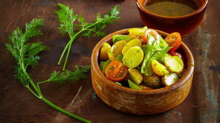 Салат из молодого картофеля с укропом и хреном