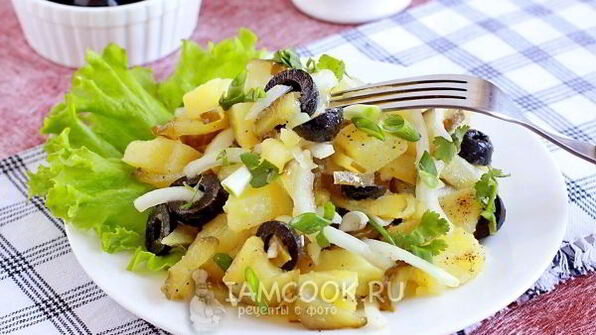 салат с картофелем и солеными огурцами