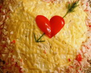 Салат с картофелем, крабовыми палочками и яблоками