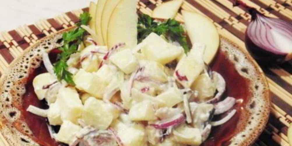 Рецепт салата с картофелем, селедкой и яблоком