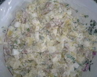 Салат с картошкой и консервированными кальмарами