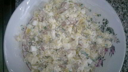 Салат с картошкой и консервированными кальмарами