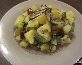 Салат с картошкой и солеными огурцами