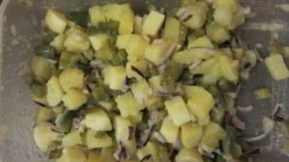 салат с картошкой и солеными огурцами