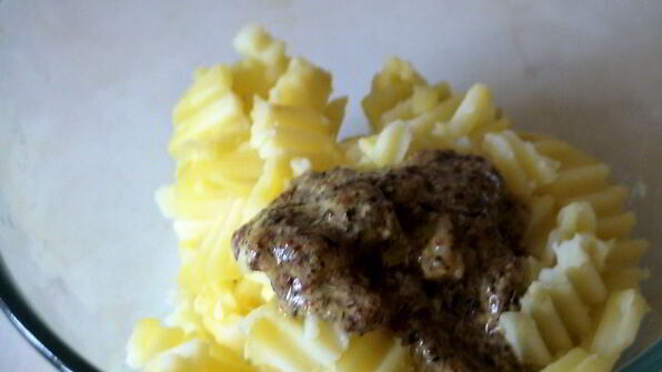 салат с молодым картофелем и щавелем