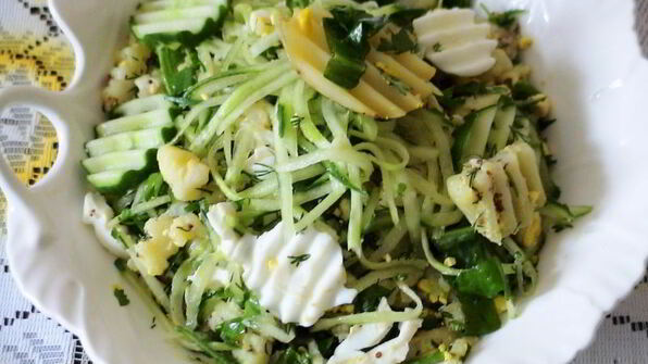 салат с молодым картофелем и щавелем