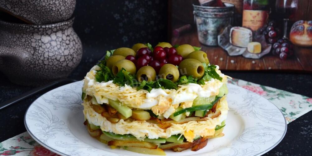 Рецепт салата с жареной картошкой