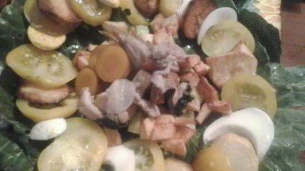 Салат с жареным картофелем и куриным филе