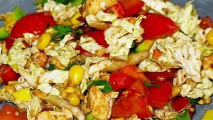 Легкий салат с лимонной курицей