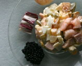 Оливье с креветками и каперсами