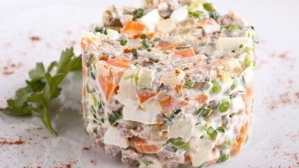 Оливье с шампиньонами