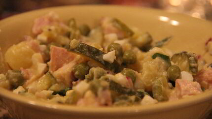 Оливье с солеными огурцами