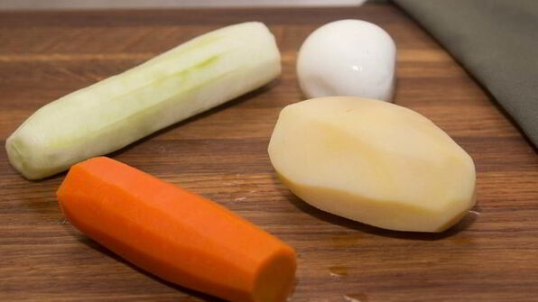 оливье со слабосоленой семгой