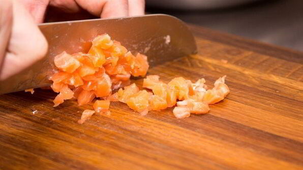 оливье со слабосоленой семгой