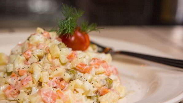 оливье со слабосоленой семгой