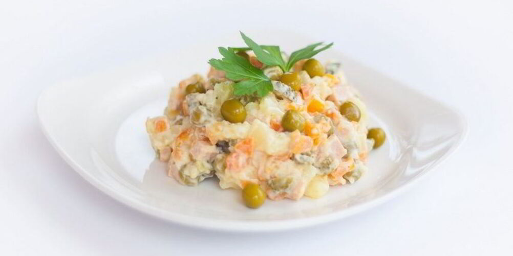 Рецепт оливье со свининой