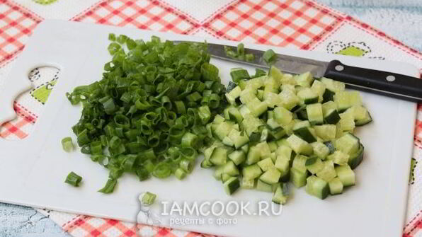 салат оливье с говядиной и свежими огурцами