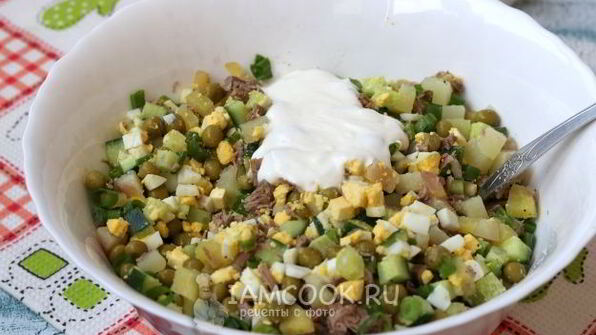 салат оливье с говядиной и свежими огурцами