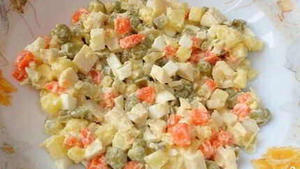 Салат Оливье с кальмарами