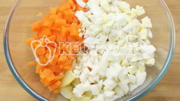 салат оливье с курицей и икорной закуской