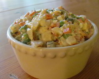 Салат Оливье с курицей