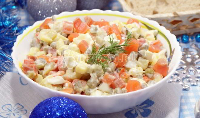 Салат Оливье с семгой