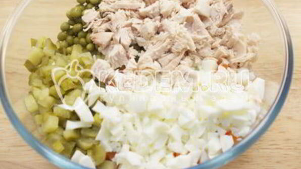 салат с курицей праздничное оливье