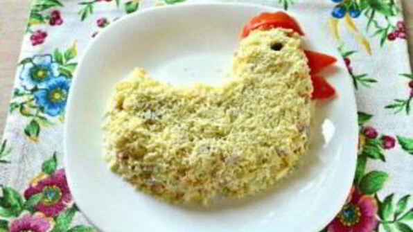 салат в виде петуха оливье