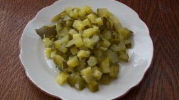 овощной салат с маринованными грибами и индейкой