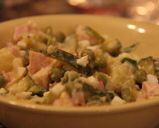 Салат с огурцами