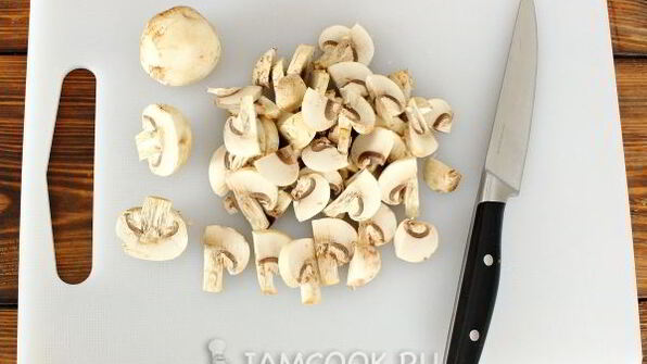 постный салат с грибами и фасолью