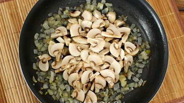 постный салат с грибами и фасолью