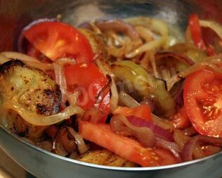 Салат из баклажаны, помидор, лука, сладкого перец на зиму
