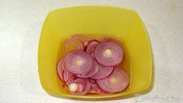 салат из консервированной рыбы с морковью и яйцом