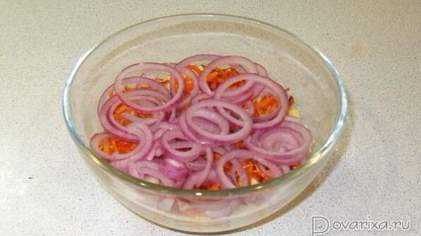 салат из консервированной рыбы с морковью и яйцом