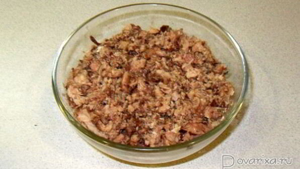 салат из консервированной рыбы с морковью и яйцом