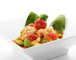 Салат из креветок с вишней