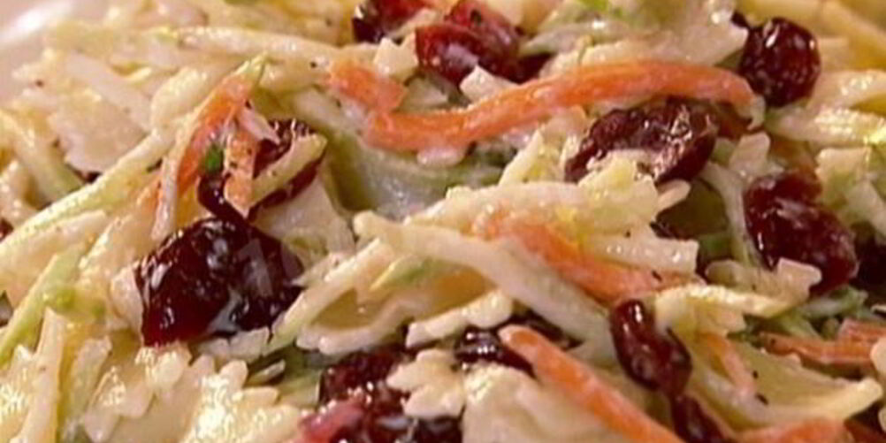 Рецепт салата из макарон с брокколи и клюквой