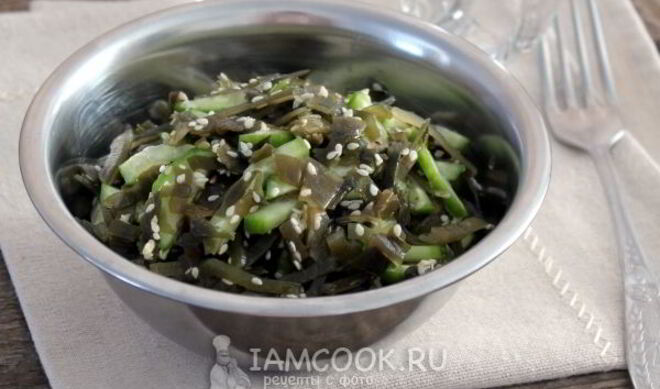 Салат из морской капусты с огурцом