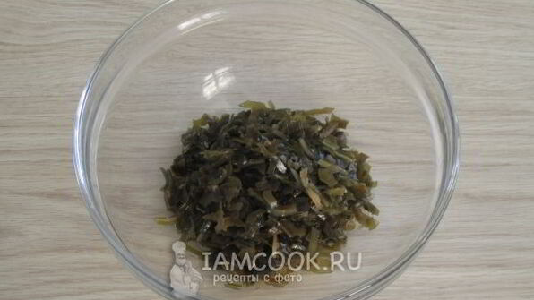 салат из морской капусты с огурцом