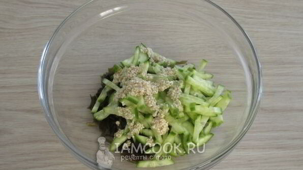 салат из морской капусты с огурцом