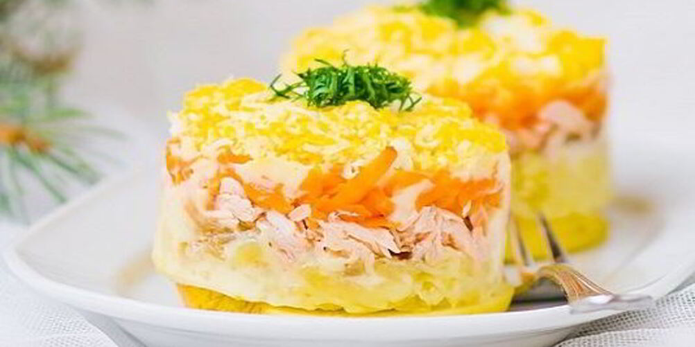 Рецепт мимозы с яблоком и сыром