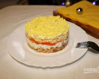 Салат Мимоза с сырой морковью