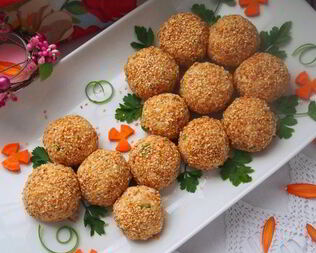 Салатные шарики Мимоза в кунжуте