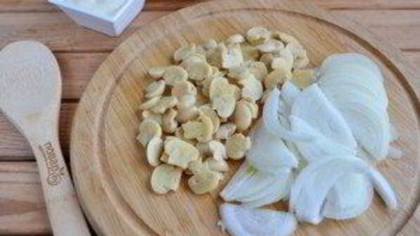 салат нежность с грибами