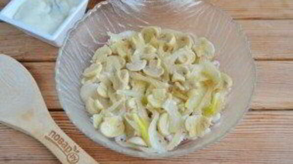 салат нежность с грибами