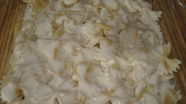 грибы в сливочном соусе под шубой из фарфалле